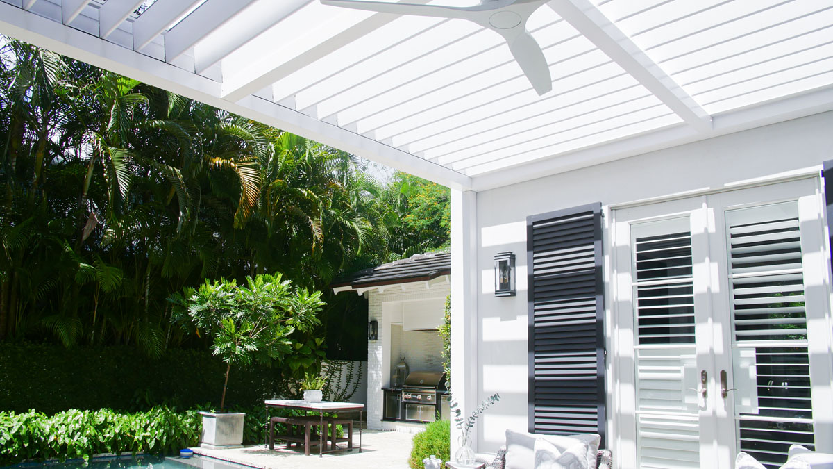 Louvered pergola in white Wall mounted Azenco R Blade Coral Gables 13