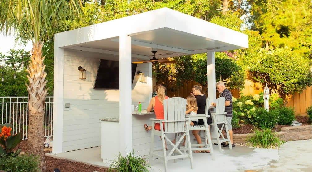 outdoor kitchen covered with pegola
