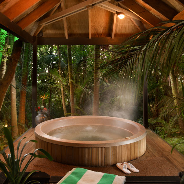 hot tub tropical landscape privacy