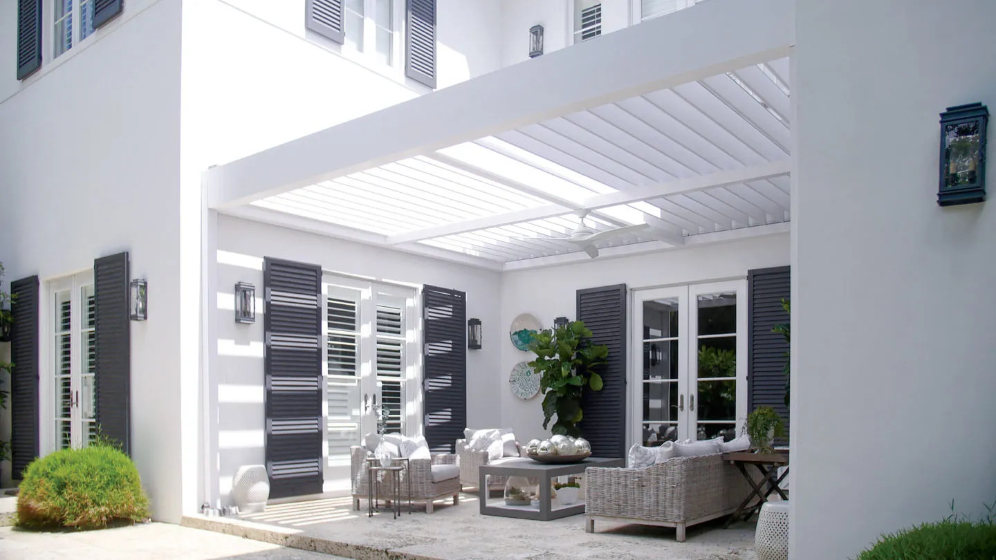 R Blade Louvered Pergola (3)